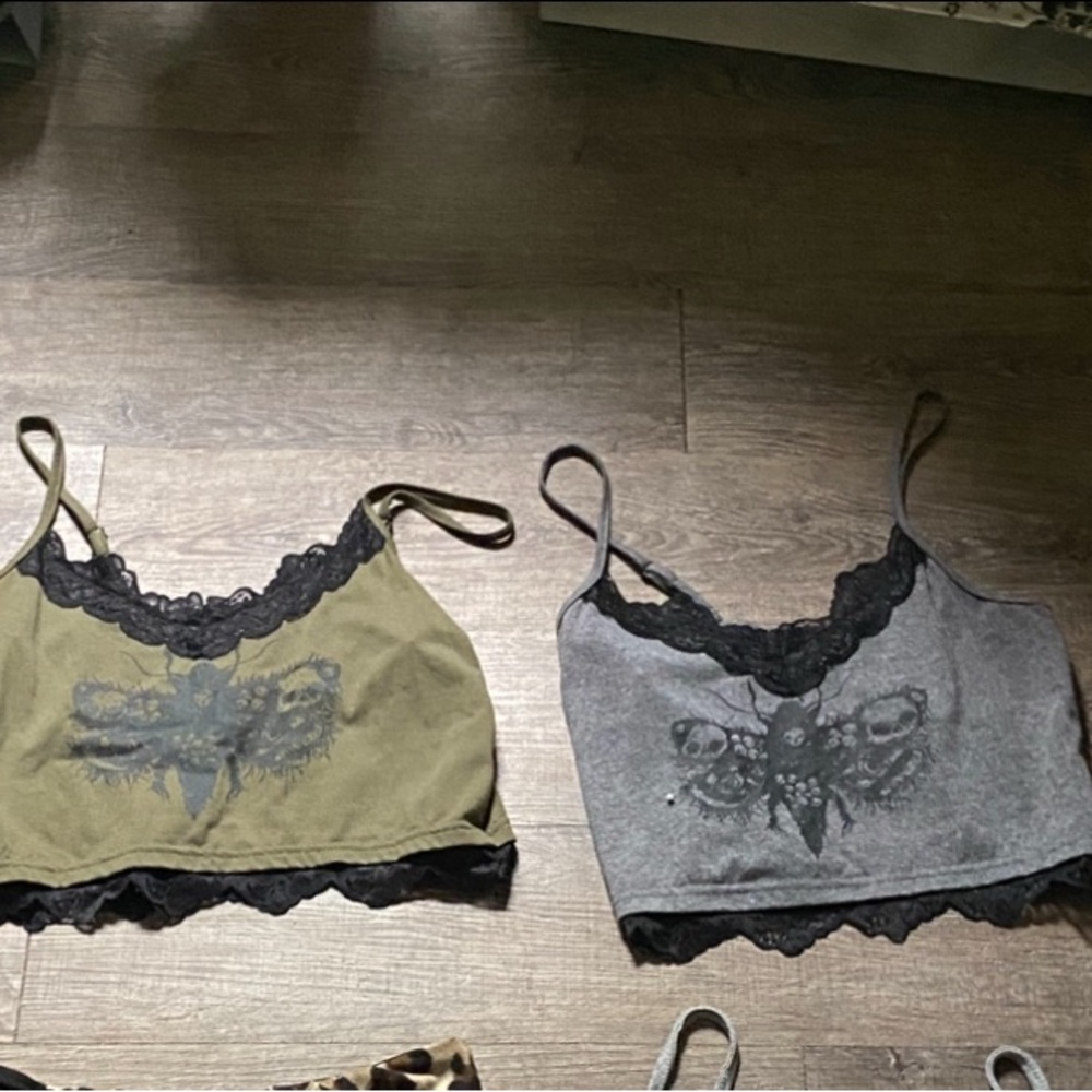 Lace Trim Crop Tops with Graphic Design